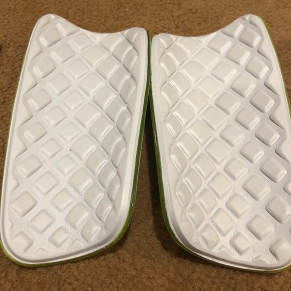 Soccer shin pads - Picture 3 of 6